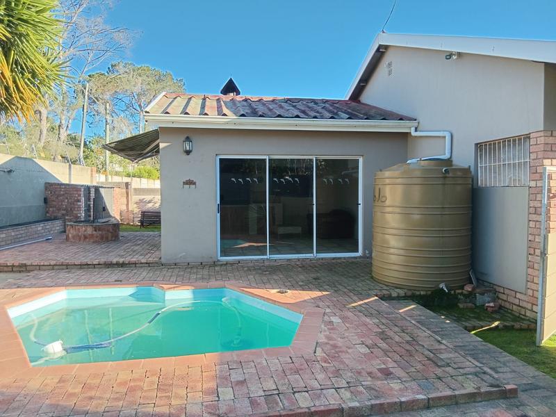To Let 3 Bedroom Property for Rent in Sunnyside Eastern Cape